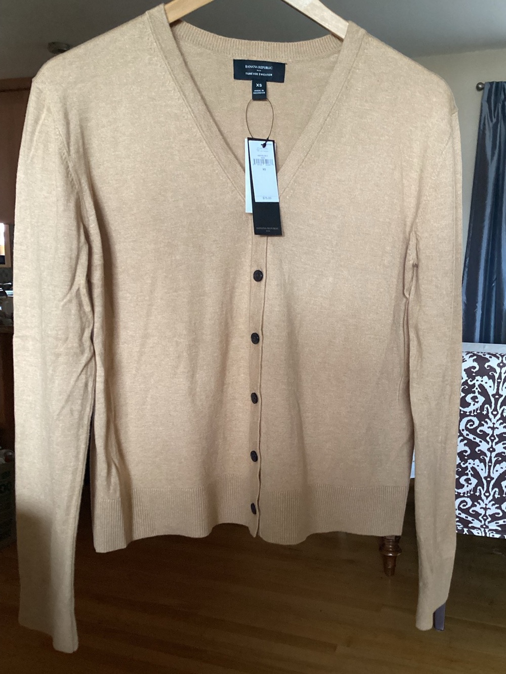Banana Republic Forever V-Neck Cardigan 480183 
Camel XS Cotton Blend Sweater